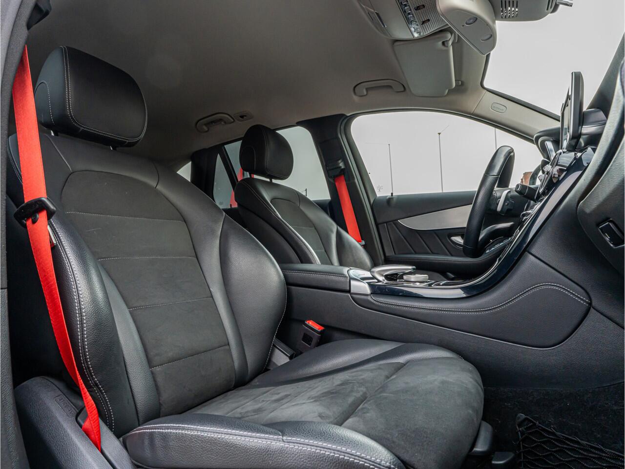 Mercedes-Benz GLC-KLASSE 250 4MATIC Sport Edition Premium AMG CAMERA NIGHT PAKKET 19 INCH HIGH LED TREEPLANKEN