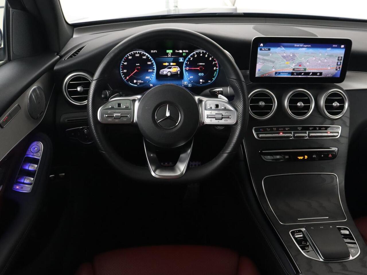 Mercedes-Benz GLC-KLASSE 300e 4Matic AMG | Panoramadak | Two-Tone Leder | 360 Camera | Stoelverwarming | Burmester | Carplay | Digital Cockpit | Keyless | Navigatie | Sfeerverlichting | PHEV | Plug In