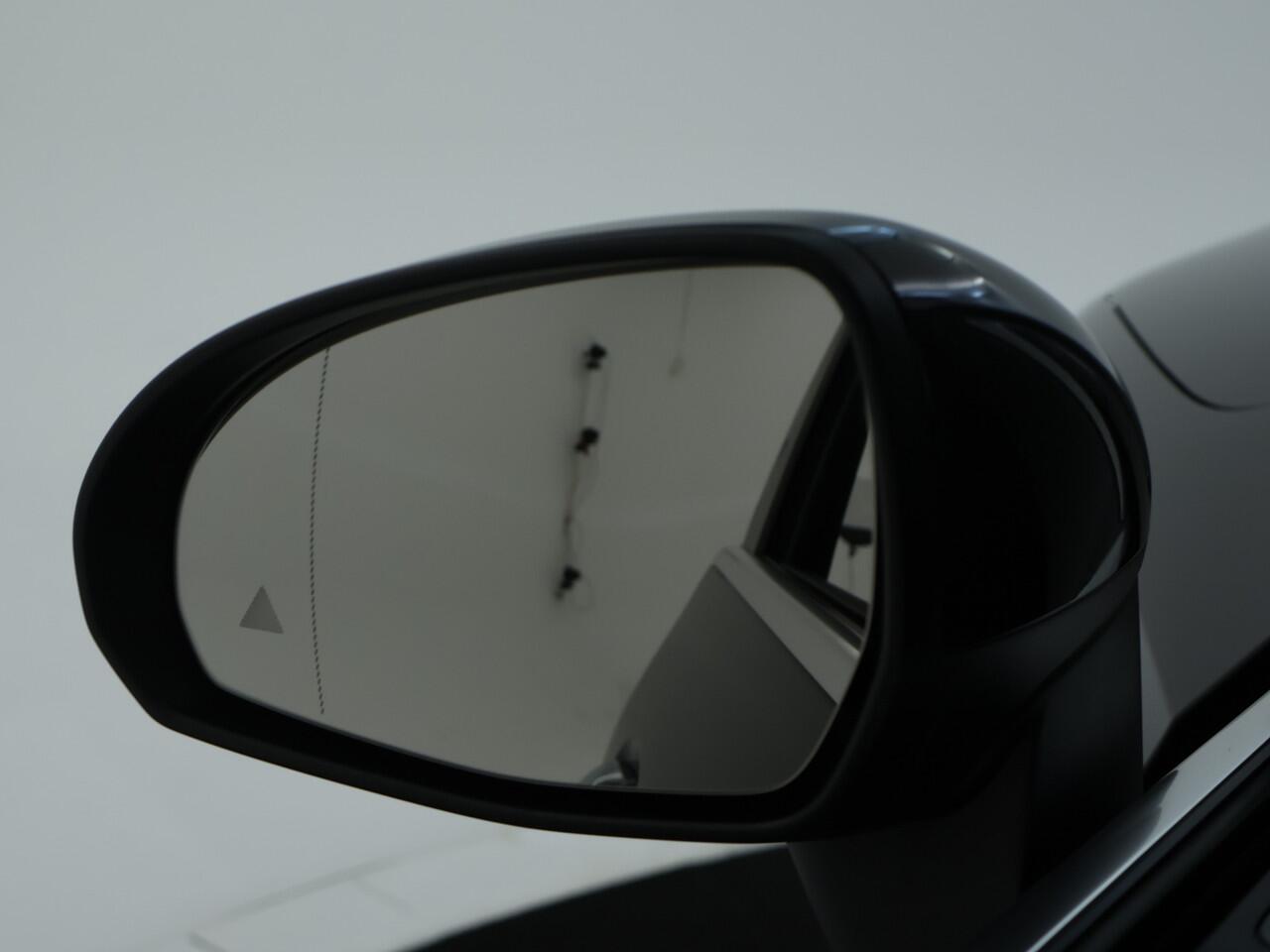 Mercedes-Benz GLC-KLASSE 300 e 4MATIC Plug-In Hybride | AVANTGARDE Advanced Plus | Trekhaak | Digital Koplampen | KEYLESS-GO Comfort-Pakket | Distronic | Memory Voorstoelen. Inclusief 24 maanden MB Certified garantie voor Europa.