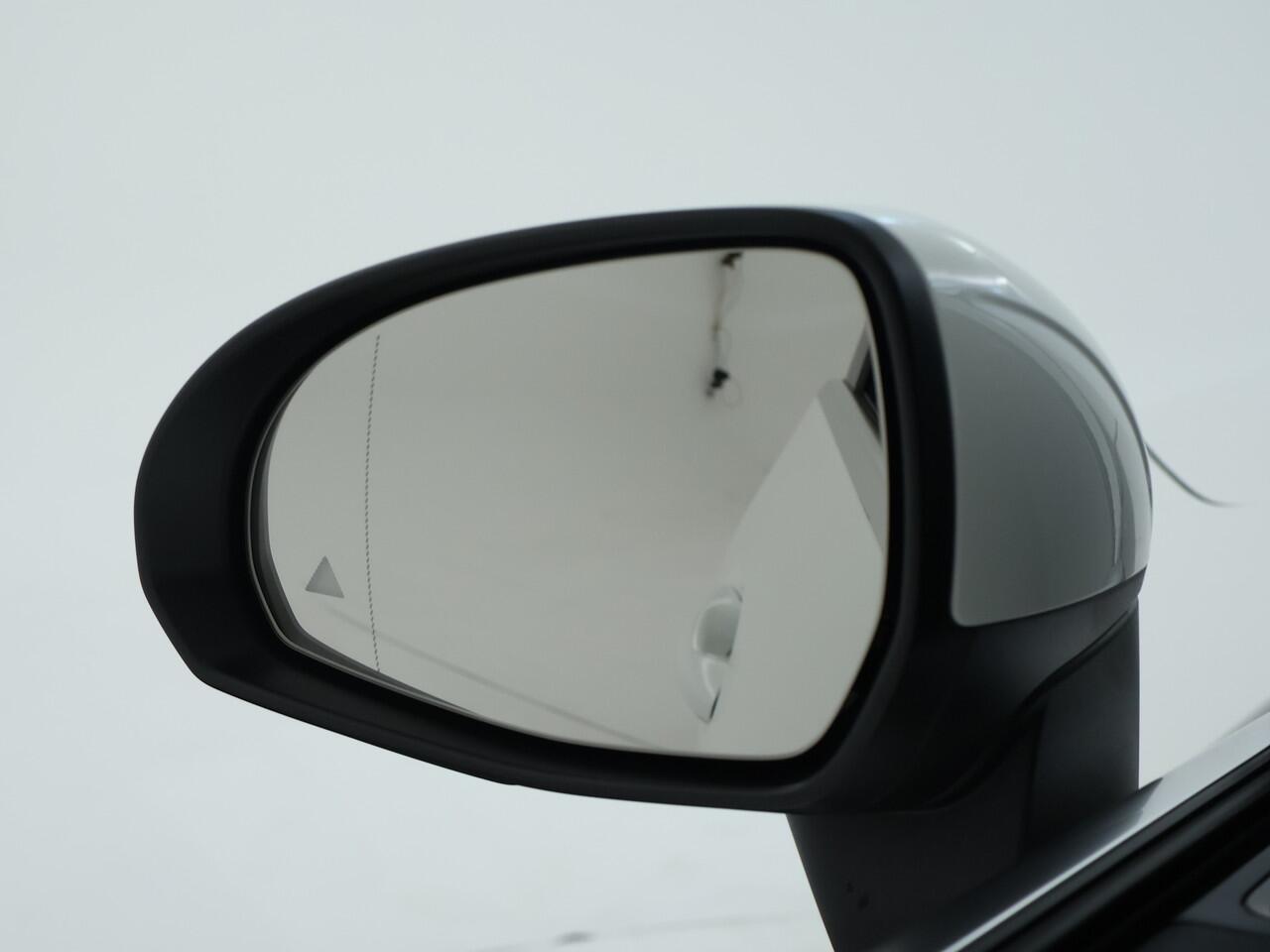 Mercedes-Benz GLC-KLASSE 300 e 4MATIC Plug-In Hybride Avantgarde Advanced Plus | Trekhaak Panorama Schuif-Kanteldak | Memory Pakket Voorstoelen | Stuur en Stoelverwarming. Inclusief 24 maanden MB Certified garantie voor Europa.