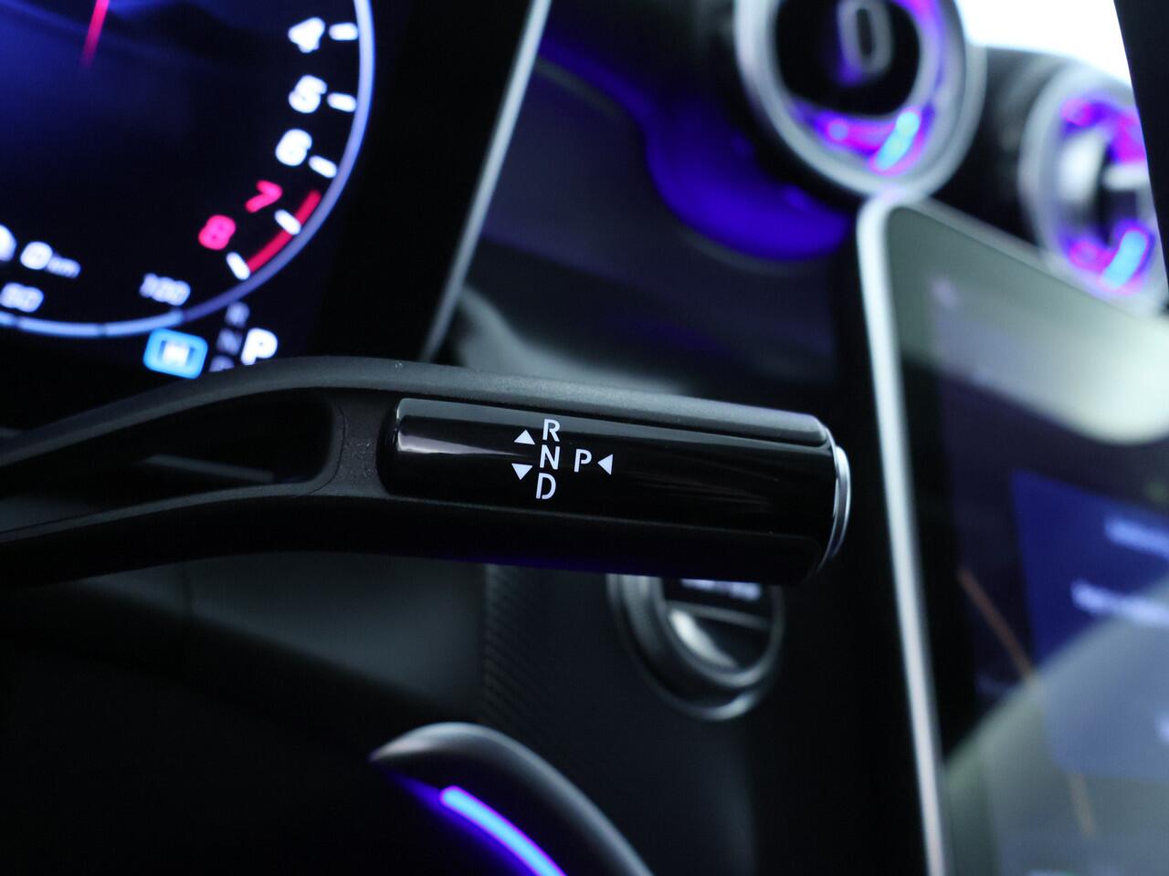 Mercedes-Benz GLC-KLASSE 300 e 4MATIC Plug-In Hybride Trekhaak | Sfeerverlichting | 19 Inch Velgen | Stuur en Stoelverwarming | Memory Voorstoelen. Inclusief 24 maanden MB Certified garantie voor Europa.