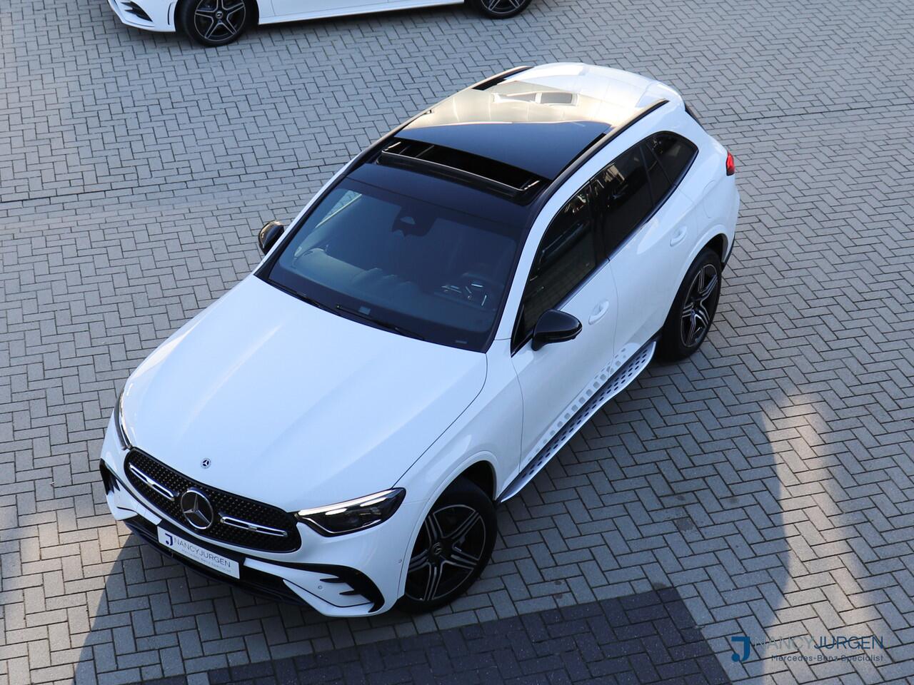 Mercedes-Benz GLC-KLASSE 300e 4M | AMG | Act. Distronic | Ambiente Light | MBUX High End | Elektr. Panoramadak | Night Pakket | Winter Pakket | Parkeer Pakket + 360* Camera | Wegdraaibare Trekhaak | 360 Guard Diefstal Bev. Plus |