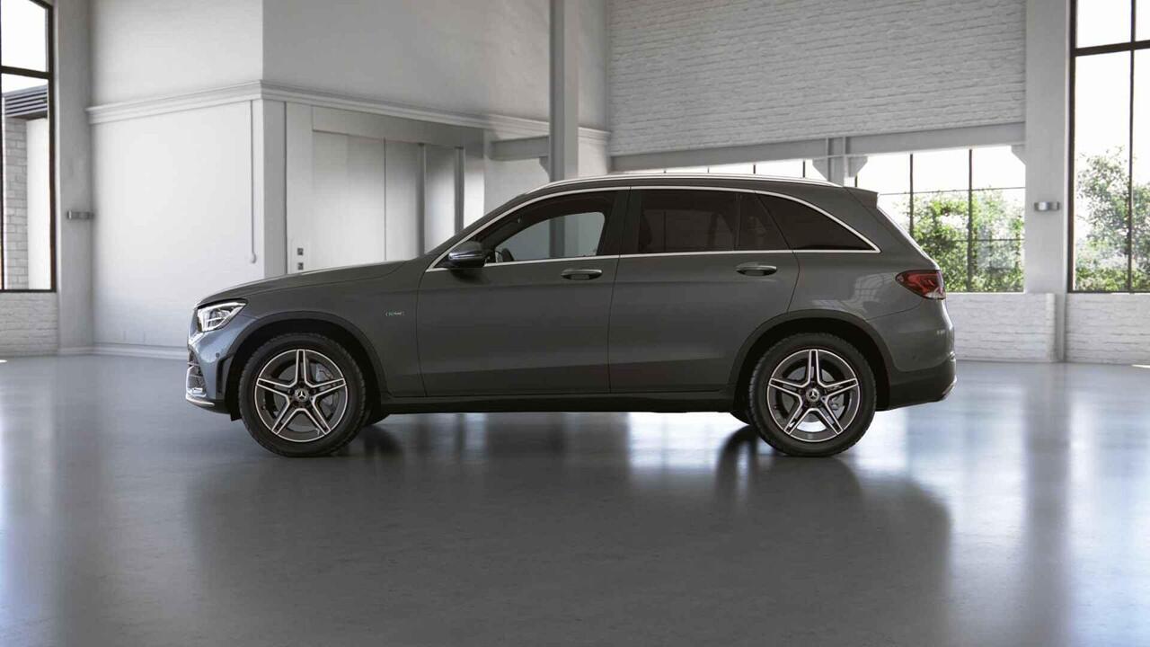 Mercedes-Benz GLC-KLASSE 300e 4MATIC | AMG | Panoramadak | Memory | Widescreen | Trekhaak | Stoelventilatie | Rijassistentiepakket | Keyless |