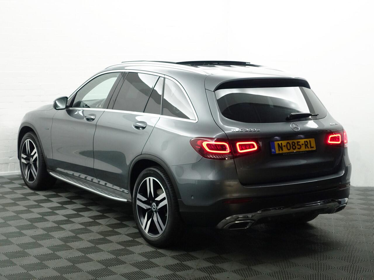 Mercedes-Benz GLC-KLASSE 300e 4MATIC AMG Premium Plus Aut- Panodak, Burmester, Sfeerverlichting, Xenon led, Treeplanken, Ada Cruise