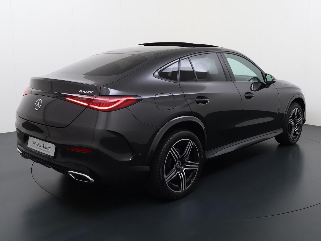 Mercedes-Benz GLC-KLASSE 300e AMG Coupé 4Matic // Trekhaak // Panoramadak // Headup Display // Burmester 3D // 360 Camera // Night pakket // Memory // Sfeerverlichting