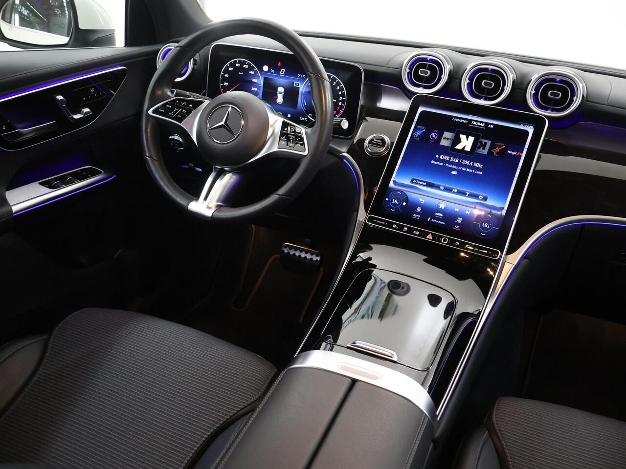 Mercedes-Benz GLC-KLASSE 300e 4MATIC Luxury Line | Digital Light | Memory | Stoelverwarming | Sfeerverlichting |