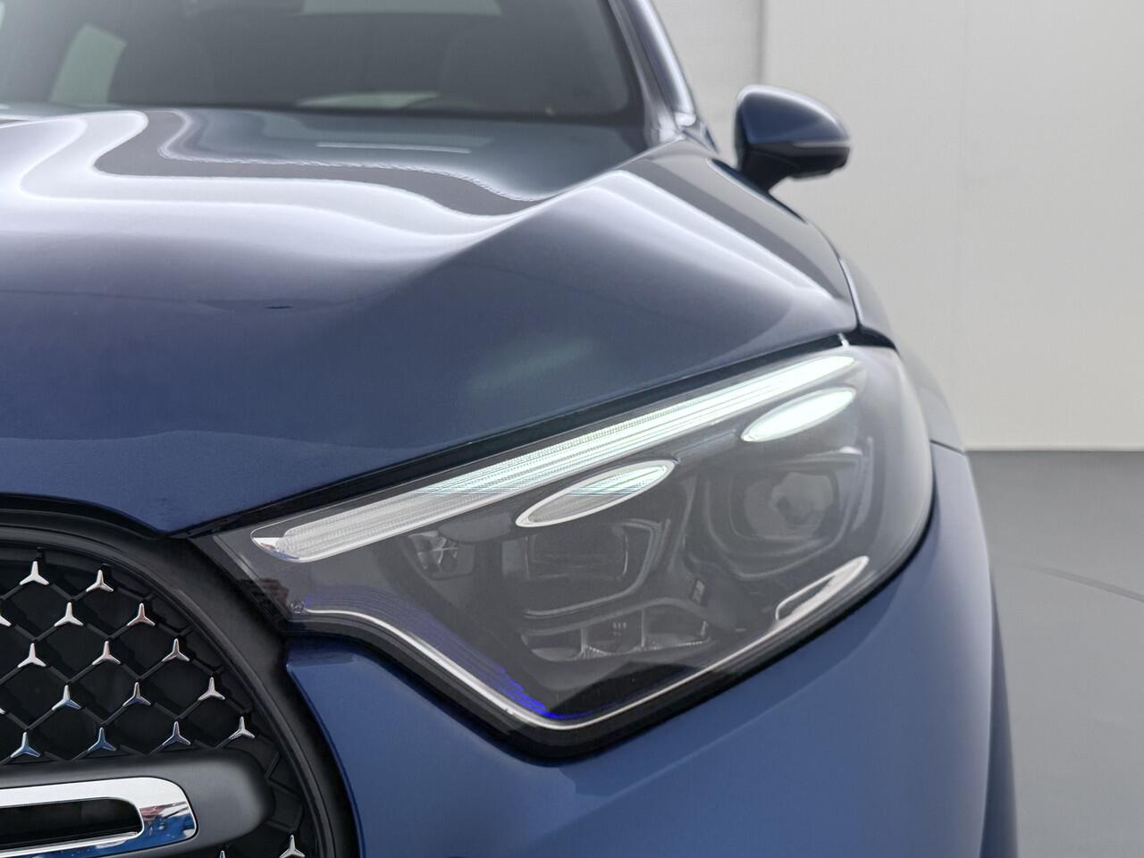 Mercedes-Benz GLC-KLASSE 300e AMG 4Matic // Trekhaak // Massage // Burmester 3D // Multi Contour Stoelen // 360 // Distronic // Panoramadak // AirBalance