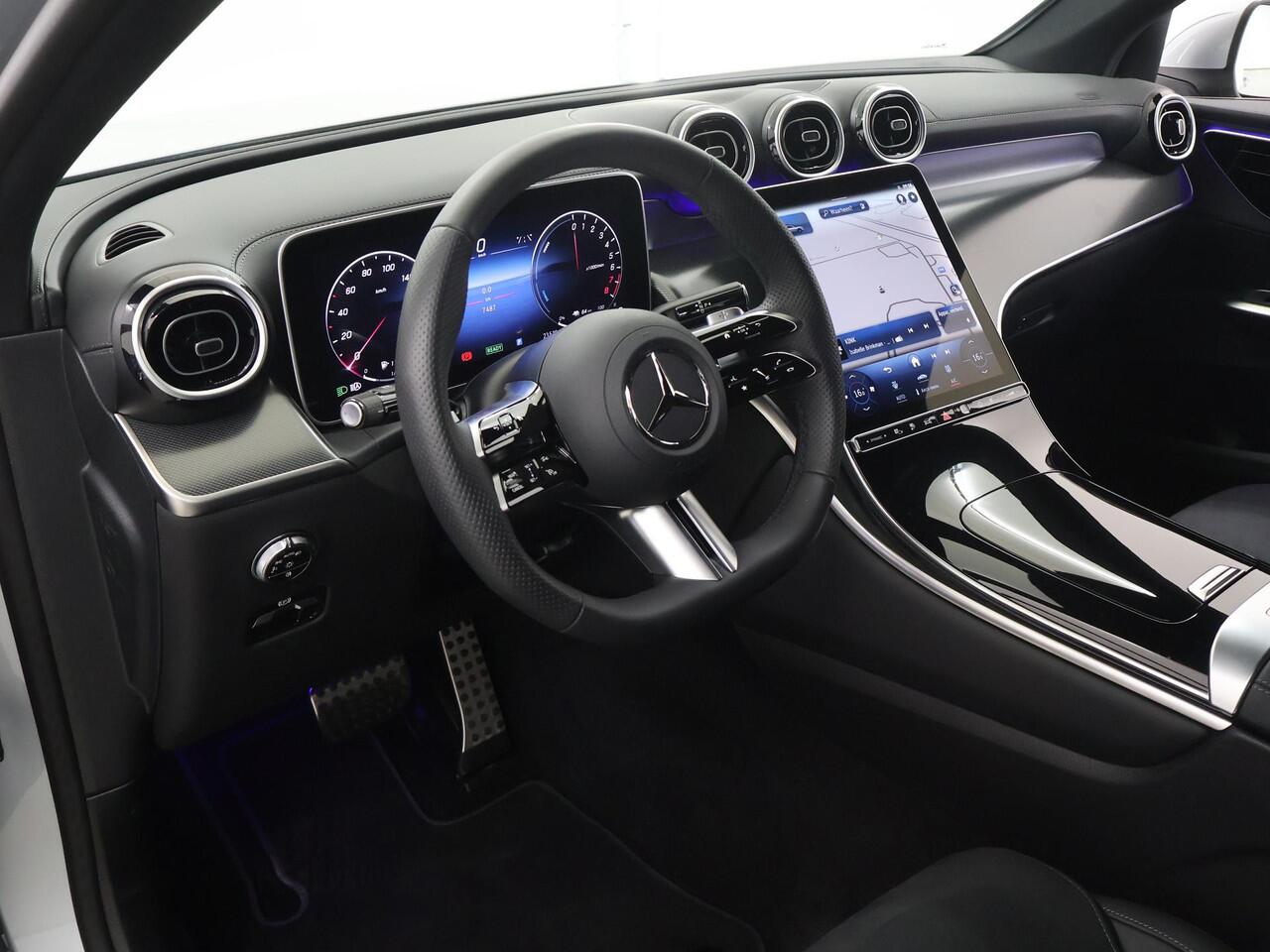 Mercedes-Benz GLC-KLASSE Coupé 300e 4MATIC AMG Line | Verwarmd stuur | Getint glas | Sfeerverlichting |