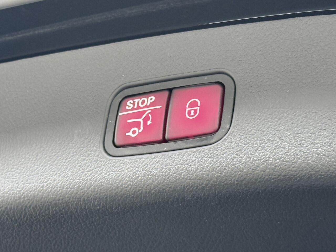 Mercedes-Benz GLC-KLASSE 300e AMG 4Matic // Burmester // Trekhaak // Panoramadak // Distronic // Rijassistentie pakket // Leder // Memory // 360 Camera // Alarm // Treeplanken