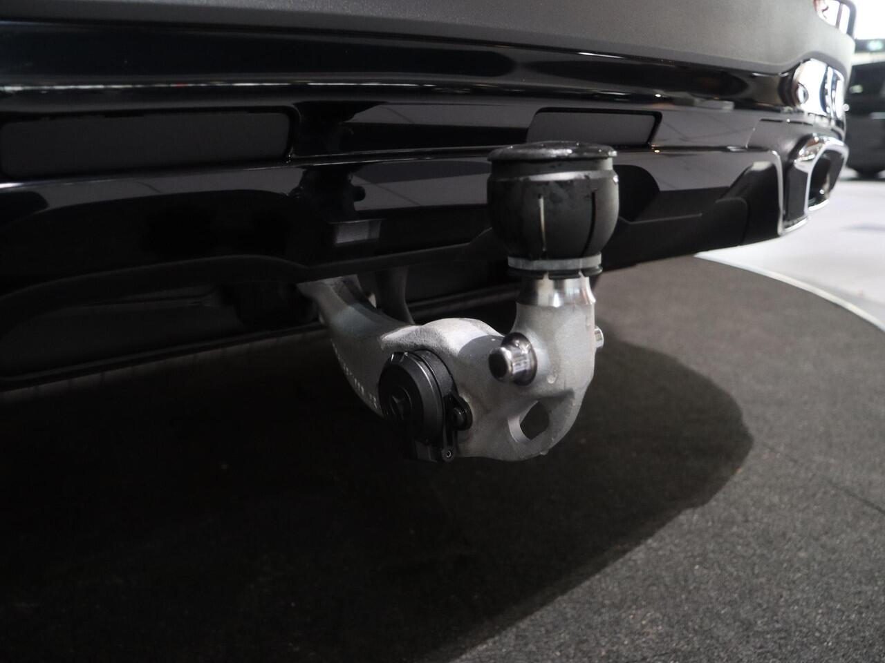 Mercedes-Benz GLC-KLASSE 300e 4MATIC Sport Edition | Panoramaschuifdak | Premium pakket | Trekhaak | 20" AMG-velgen |