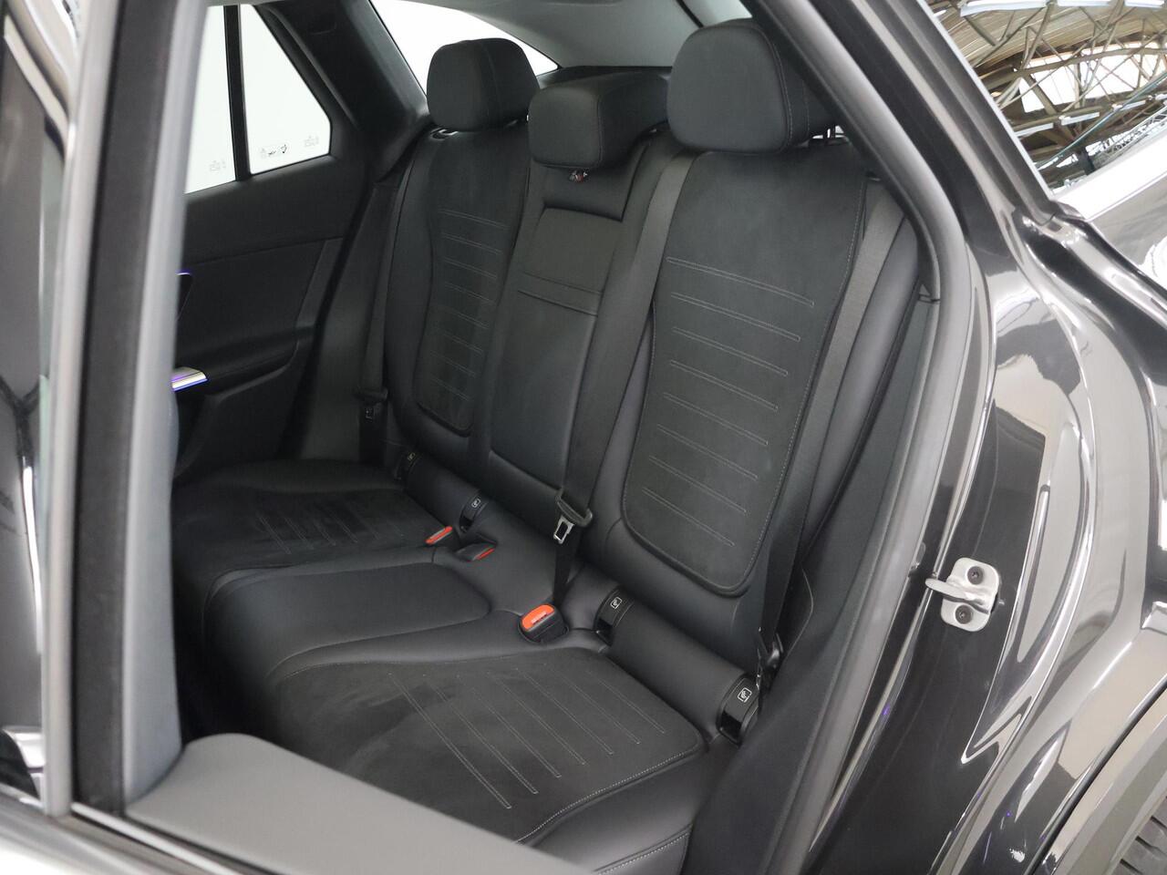 Mercedes-Benz GLC-KLASSE 300e 4MATIC AMG Line | Panoramadak | Head up display | Distronic | Advanced sound system |