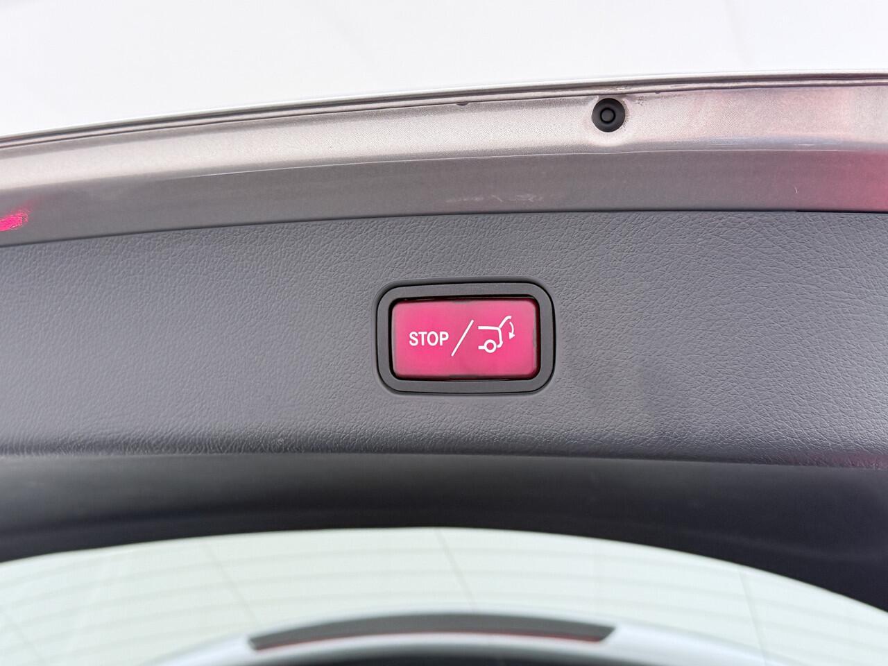 Mercedes-Benz GLC-KLASSE 300e AMG 4Matic // Trekhaak // Distronic // Panoramadak // 360 Camera // Memory // Night Pakket // Digital Light