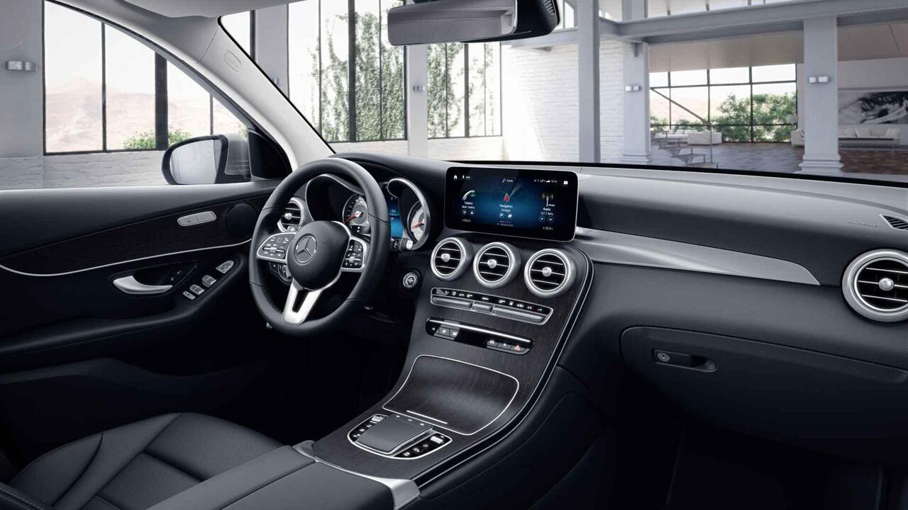 Mercedes-Benz GLC-KLASSE 300e 4MATIC Business Solution Luxury | Panoramadak | Distronic | Keyless | LED verlichting | Achteruitrijcamera | Stoelverwarming |
