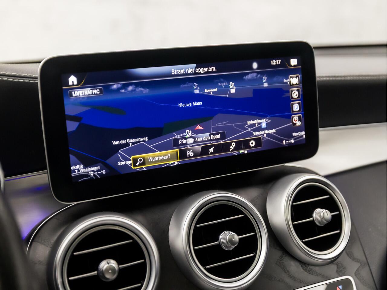 Mercedes-Benz GLC-KLASSE 300e 4MATIC AMG Line Coupe 320Pk Automaat (SCHUIFDAK, VIRTUAL COCKPIT, SFEERVERLICHTING, LEDER/ALCANTARA, 360 CAMERA, GROOT NAVI, STOELVERWARMING, NIEUWSTAAT)