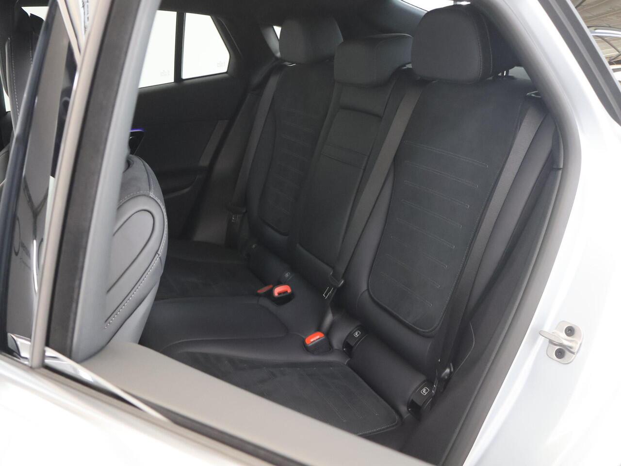 Mercedes-Benz GLC-KLASSE Coupé 300e 4MATIC AMG Line | Verwarmd stuur | Getint glas | Sfeerverlichting |