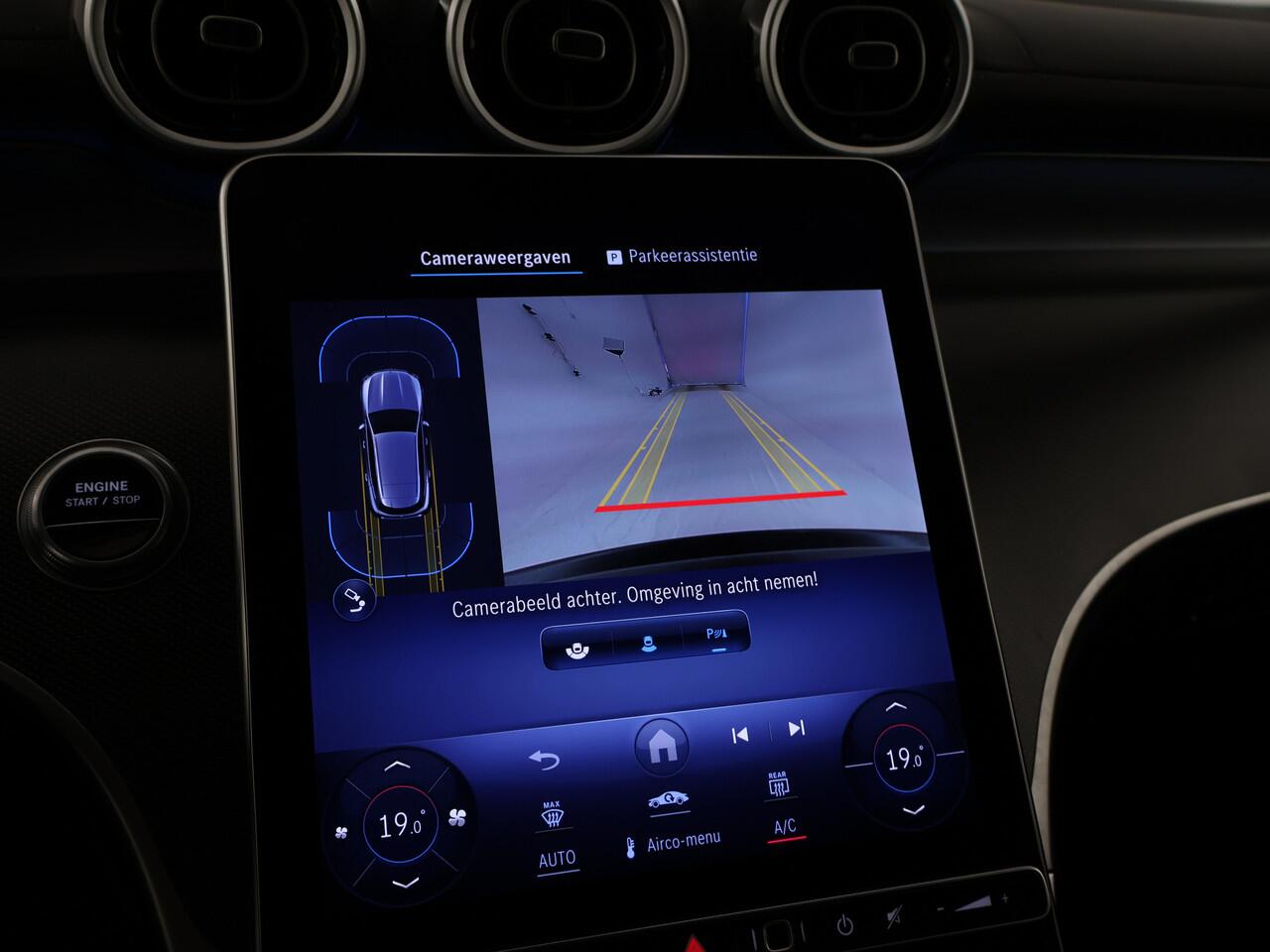 Mercedes-Benz GLC-KLASSE 300 e 4M AMG Plug-In Hybride | Trekhaak | AMG Styling | 20 Inch AMG LM Velgen | Stoelverwarming | Stuurverwarming | Inclusief 24 maanden Mercedes-Benz Certified garantie voor Europa.