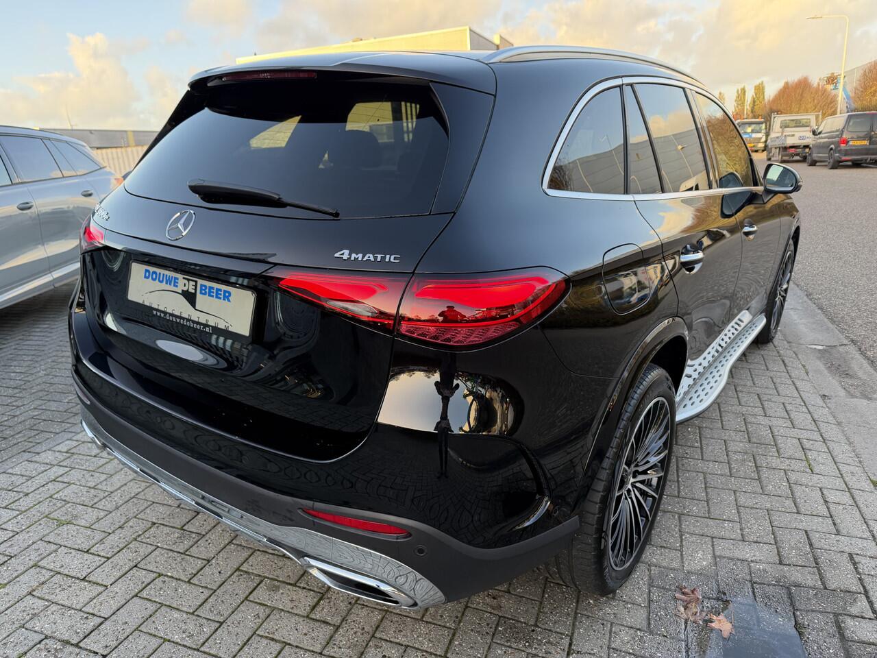Mercedes-Benz GLC-KLASSE 300e 4MATIC AMG Line Premium Pano-Dak | Burmester | Treeplanken | Keyless | 360-Camera | Stoelverw. voor en achter