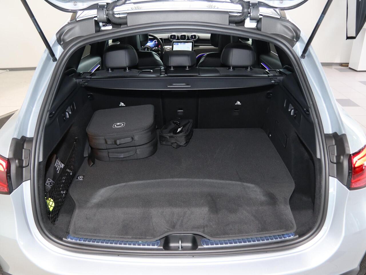 Mercedes-Benz GLC-KLASSE 300e 4MATIC Sport Edition | Panoramaschuifdak | Premium pakket | Nightpakket | 360° camera | Dodehoekassistent | DIGITAL LIGHT |