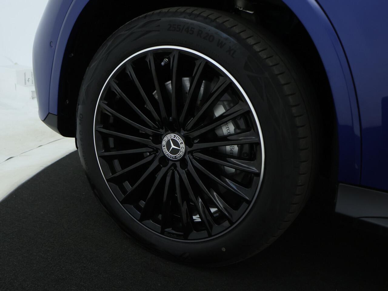 Mercedes-Benz GLC-KLASSE Coupé 300 e 4MATIC AMG Plug In Hybride | Trekhaak | Panorama Dak | Stuur- en Stoelverwarming | Digital Light | 360 gr Camera | Memory | Inclusief 24 maanden Mercedes-Benz Certified garantie voor Europa.