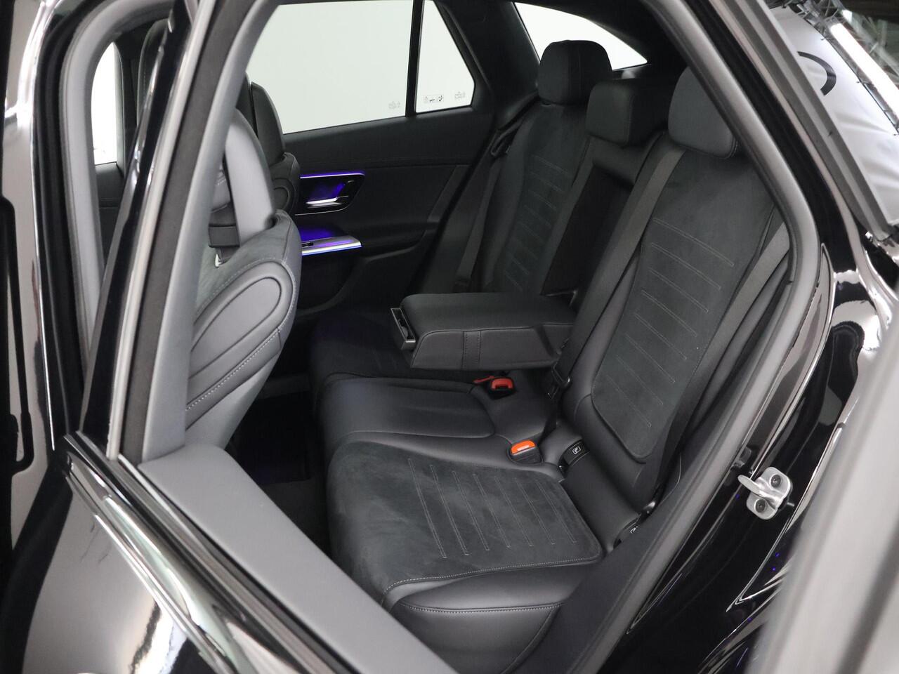 Mercedes-Benz GLC-KLASSE 300e 4MATIC Sport Edition | Panoramaschuifdak | Premium pakket | Nightpakket | 360° camera | Dodehoekassistent | DIGITAL LIGHT | Trekhaak |