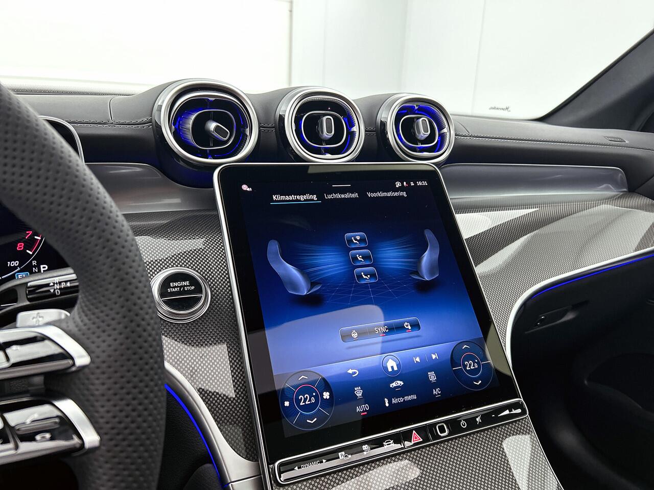 Mercedes-Benz GLC-KLASSE 300e 4MATIC Sport Edition | Premium pakket | Trekhaak | Nightpakket | Winter pakket | Rijassistentiepakket Plus | Digital Light | 360°-camera | Panoramaschuifdak | Memorypakket |