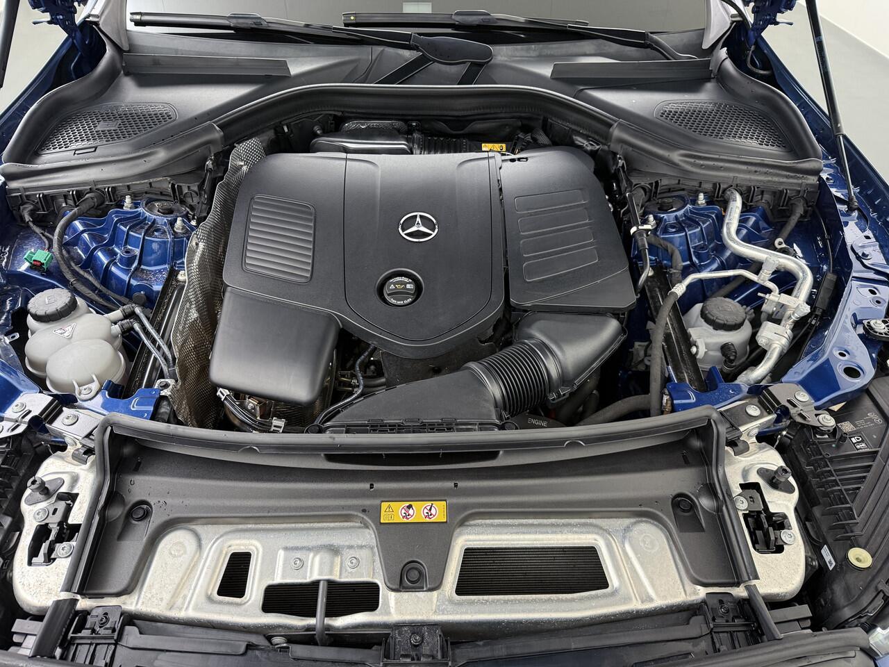 Mercedes-Benz GLC-KLASSE 300e AMG 4Matic // Trekhaak // Massage // Burmester 3D // Multi Contour Stoelen // 360 // Distronic // Panoramadak // AirBalance