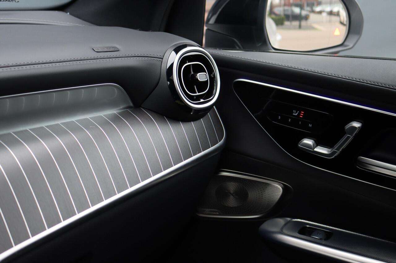 Mercedes-Benz GLC-KLASSE 300e 4MATIC Premium+ AMG Line Aut9 | Luchtvering | Achterasbesturing | Distronic+ | Burmester | Trekhaak | HUD | Verwarmd Stuurwiel | Digital Light | Keyless Go |