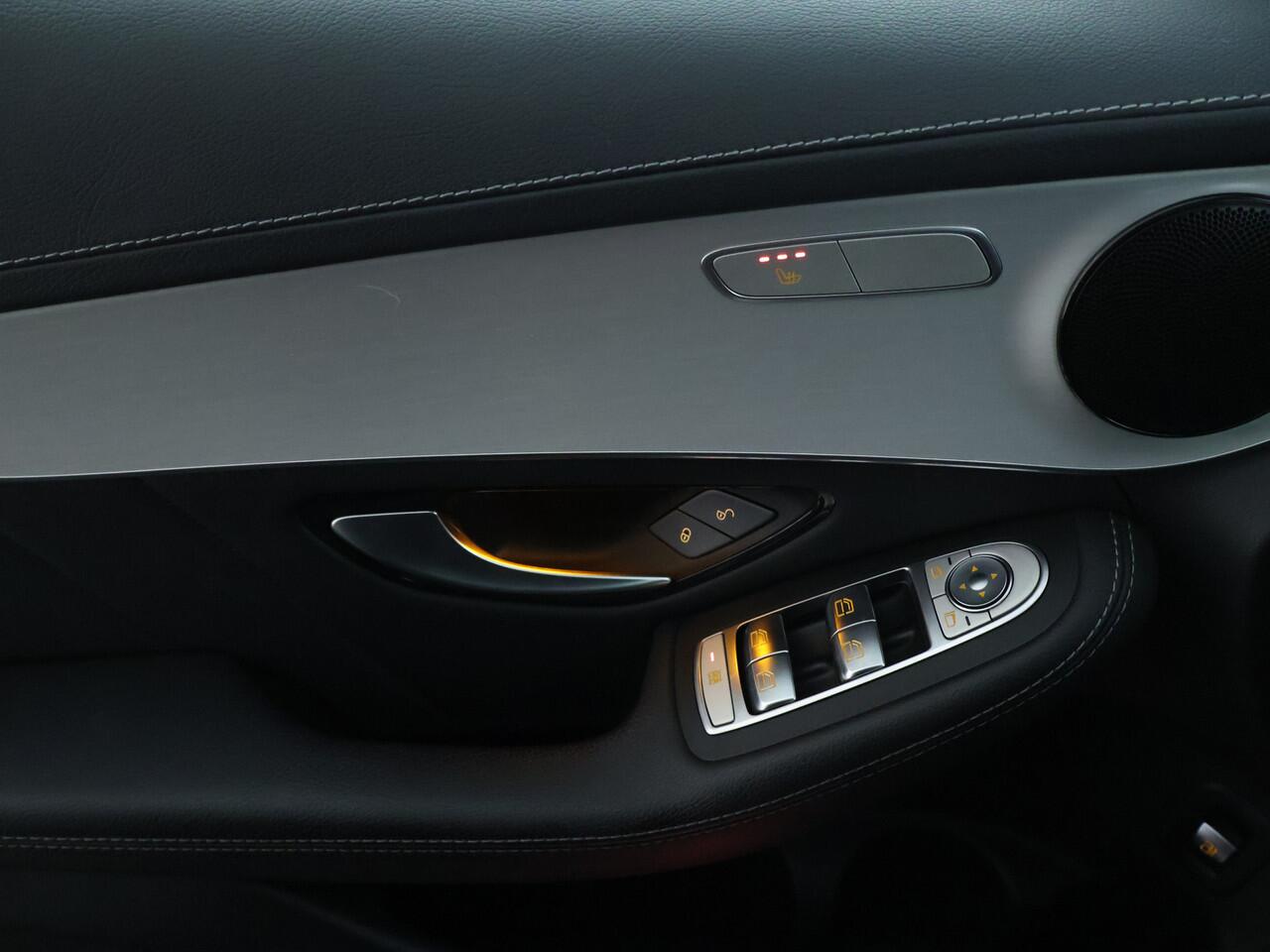 Mercedes-Benz GLC-KLASSE 300 e 4MATIC AMG Plug-In Hybride | Night Pakket | Panoramadak | 20 Inch AMG Velgen | Inclusief 24 maanden MB Certified garantie voor Europa.