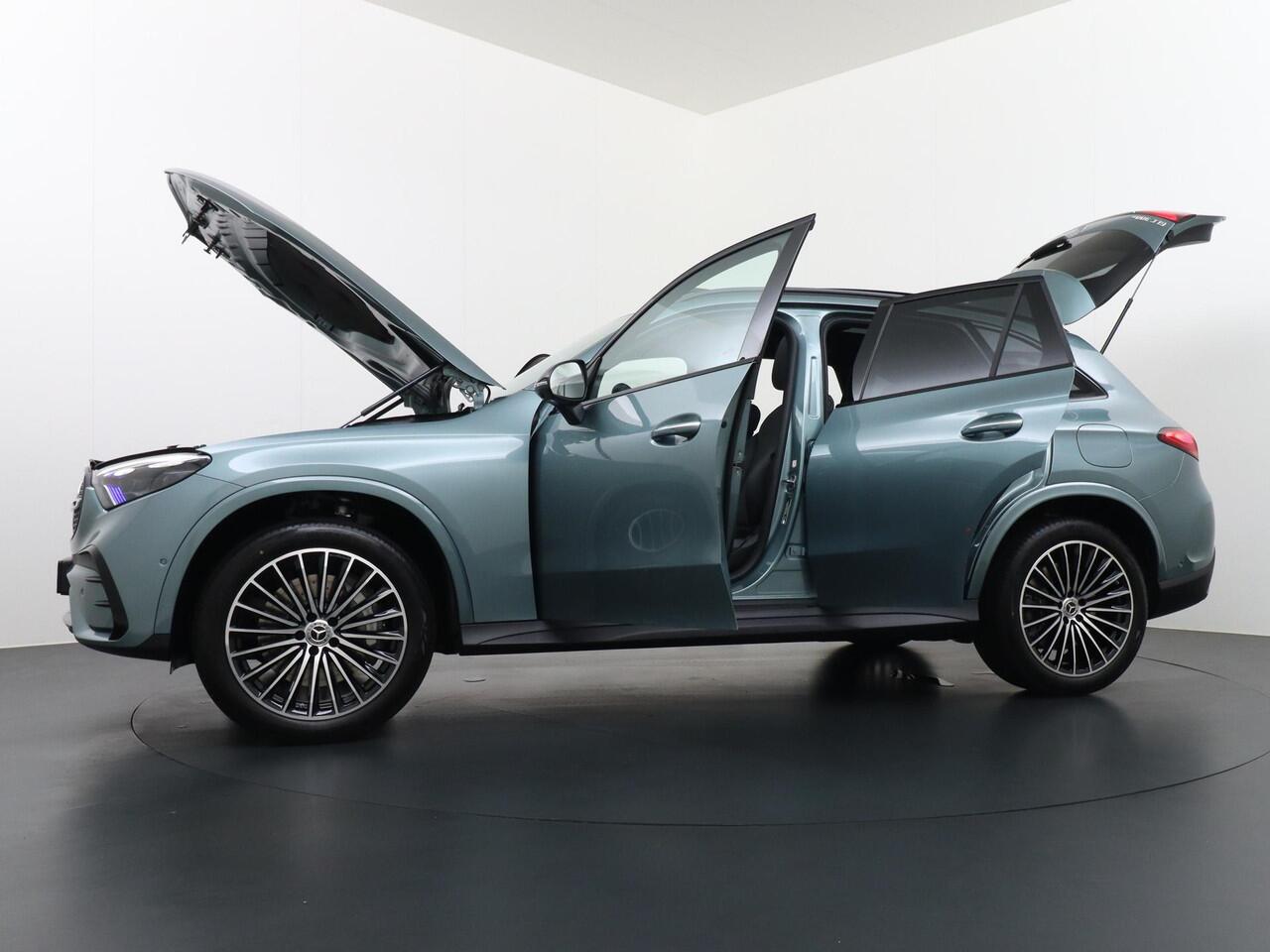 Mercedes-Benz GLC-KLASSE 300e 4MATIC Sport Edition | Panorama - Schuifdak | Stoelverwarming Voorin | 360° Camera | Niveauregeling | Memorystoelen | Digital Light | Apple Carplay & Android Auto | Sfeerverlichting