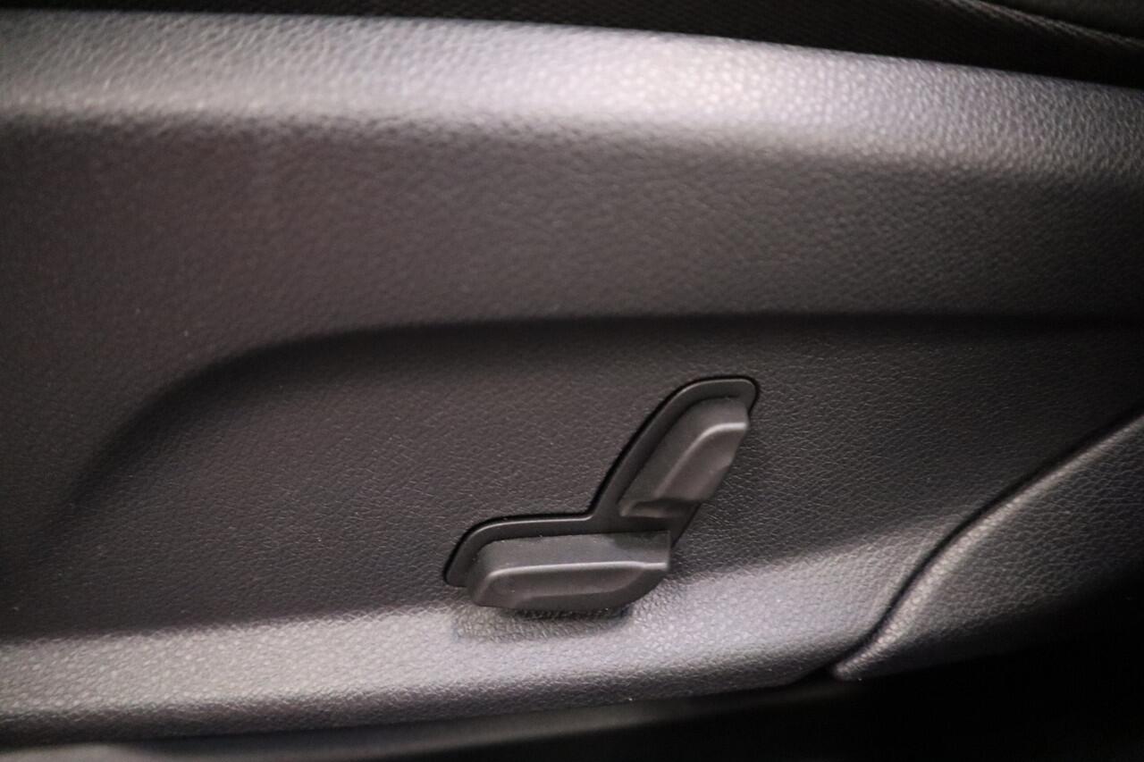 Mercedes-Benz GLC-KLASSE Coupé 300e 4MATIC Business Solution AMG Hybride Navigatie Cruise Control 19LMV 360 Camera Schuifdak