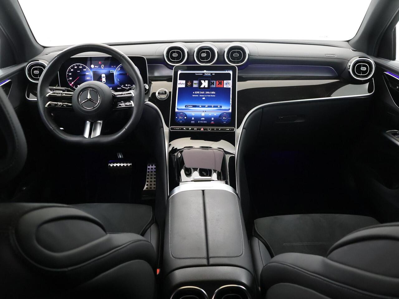 Mercedes-Benz GLC-KLASSE Coupé 300e 4MATIC AMG Line | Panoramadak | Night pakket | Trekhaak | Distronic |