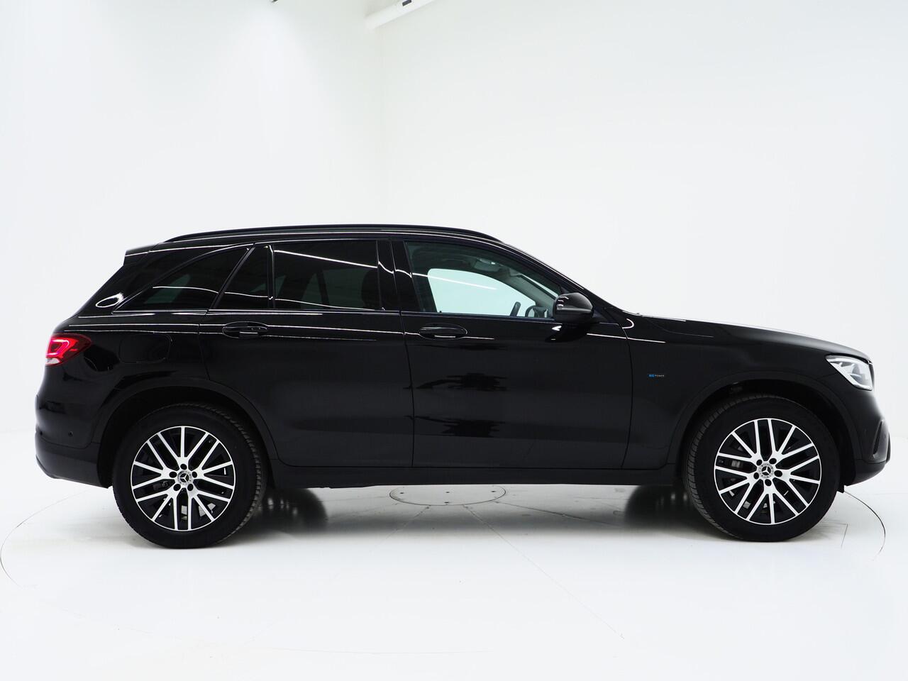 Mercedes-Benz GLC-KLASSE 300e 4MATIC Night Black | Stoelverwarming | Cruise | LED | PDC | Carplay | Climate