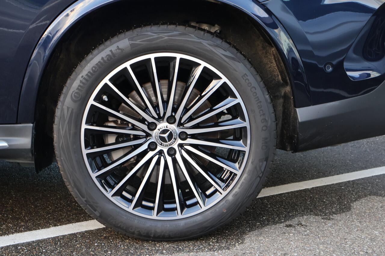 Mercedes-Benz GLC-KLASSE Coupé 300e 4MATIC AMG Line l Panoramadak l Niveau- regeling l KEYLESS GO l Rij-assistentie plus l Digital Light l Memory pakket l MBUX l 360 gr Camera l Trekhaak Wegklapbaar l DAB l Sfeerverlichting l Burmester l Night pakket l stoelverwarming V + A l