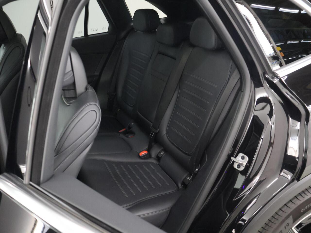 Mercedes-Benz GLC-KLASSE 200 4MATIC AMG Line | Panoramadak | Memory | Trekhaak | Sfeerverlichting | Winter pakket |