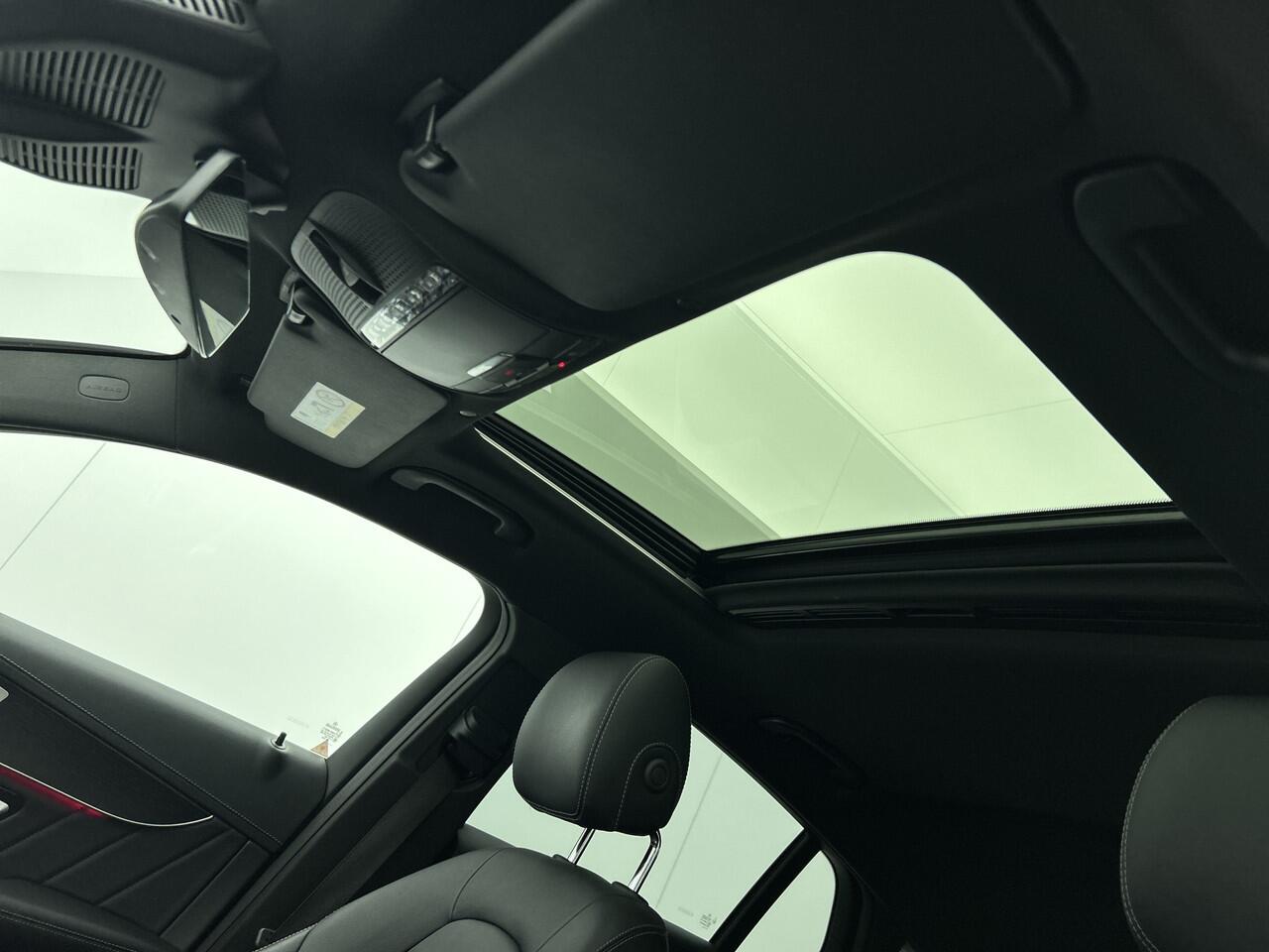 Mercedes-Benz GLC-KLASSE 300e 4MATIC Premium Plus | Burmester | Schuifdak | Distronic | MultiBeam | Trekhaak | Inclusief 24 maanden MB Certified garantie voor Europa.