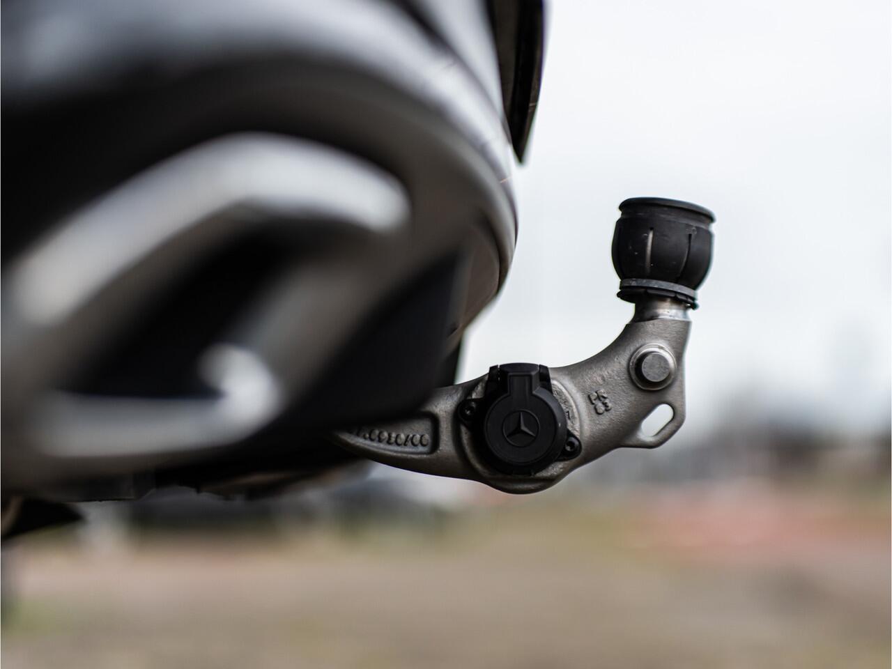 Mercedes-Benz GLC-KLASSE Coupé 300e 4MATIC Premium Plus PANO TREKHAAK 360 CAMERA NIGHT PAKKET TREEPLANKEN ELEK STOELEN