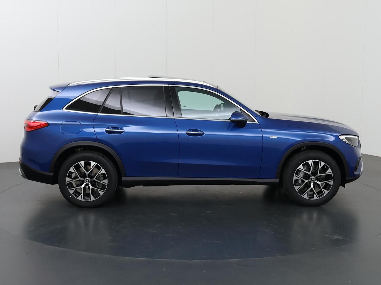 Mercedes-Benz GLC-KLASSE 300e 4MATIC Luxury Line | Panoramadak | Trekhaak | Distronic plus | Rijassistentiepakket Plus | Head Up display | 360 camera |