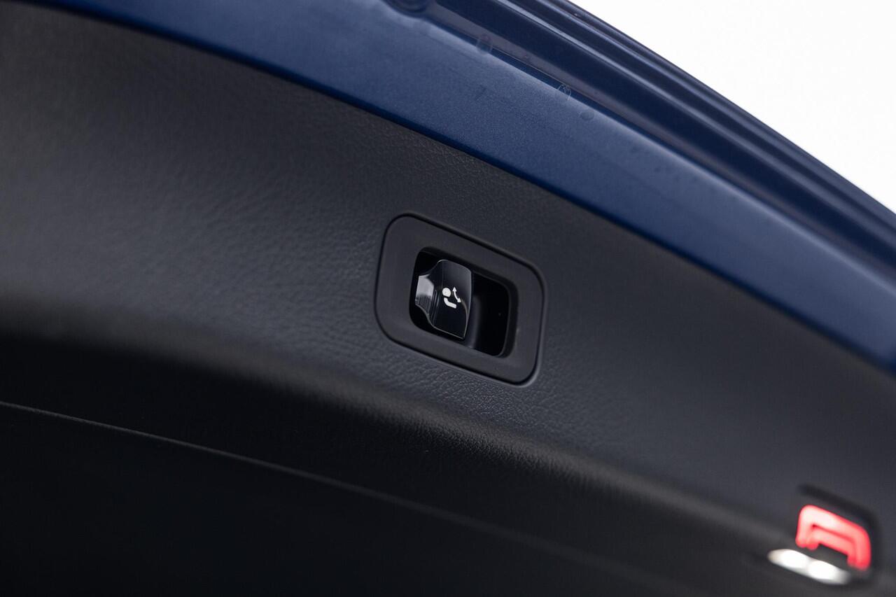 Mercedes-Benz GLC-KLASSE 300e 4MATIC Sport Edition | Panoramaschuifdak | Premium pakket | Nightpakket | Trekhaak | 360° camera | Dodehoekassistent | DIGITAL LIGHT |