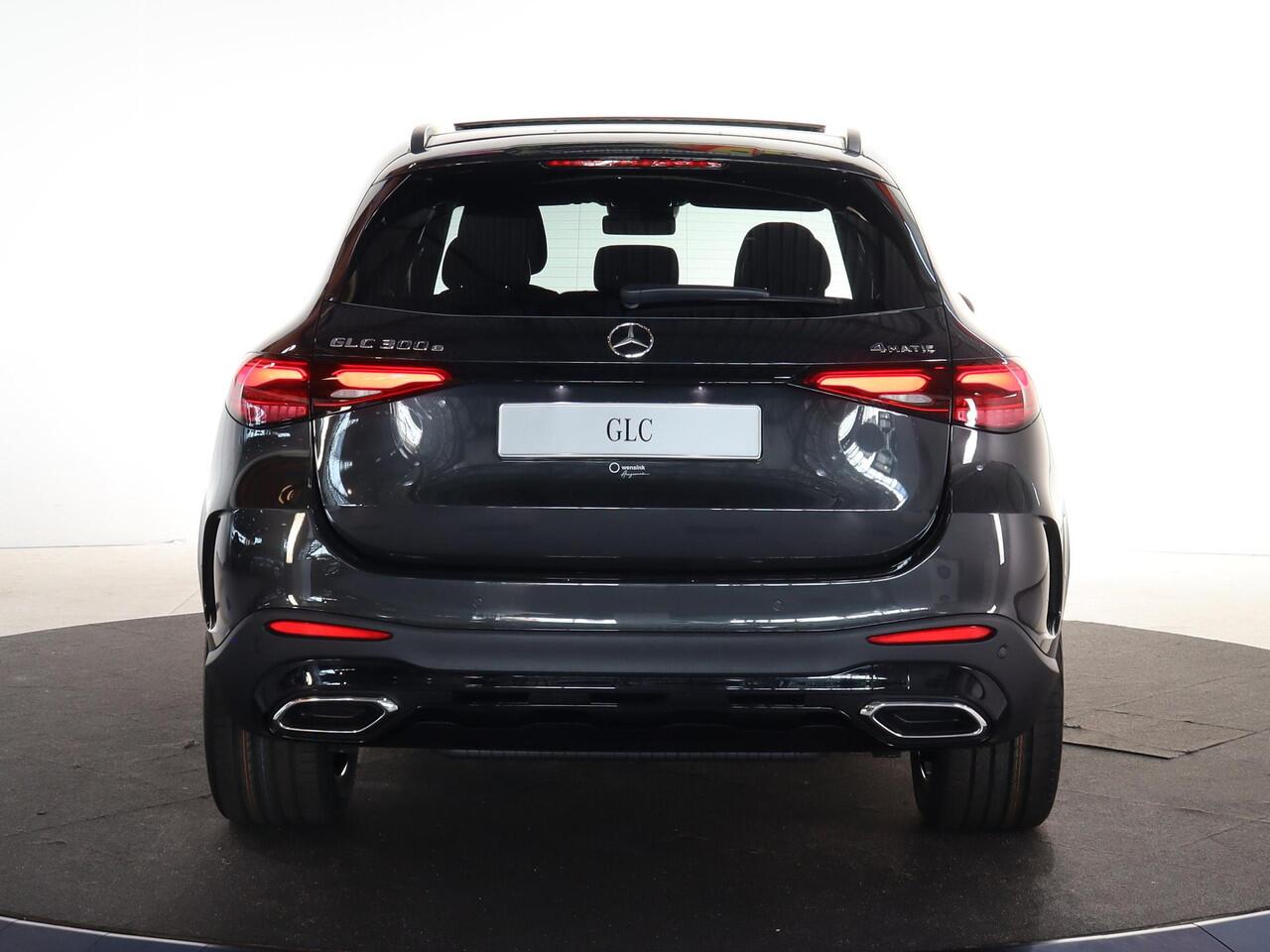 Mercedes-Benz GLC-KLASSE 300e 4MATIC Sport Edition | Panoramaschuifdak | Premium pakket | Nightpakket | 360° camera | Dodehoekassistent | DIGITAL LIGHT |