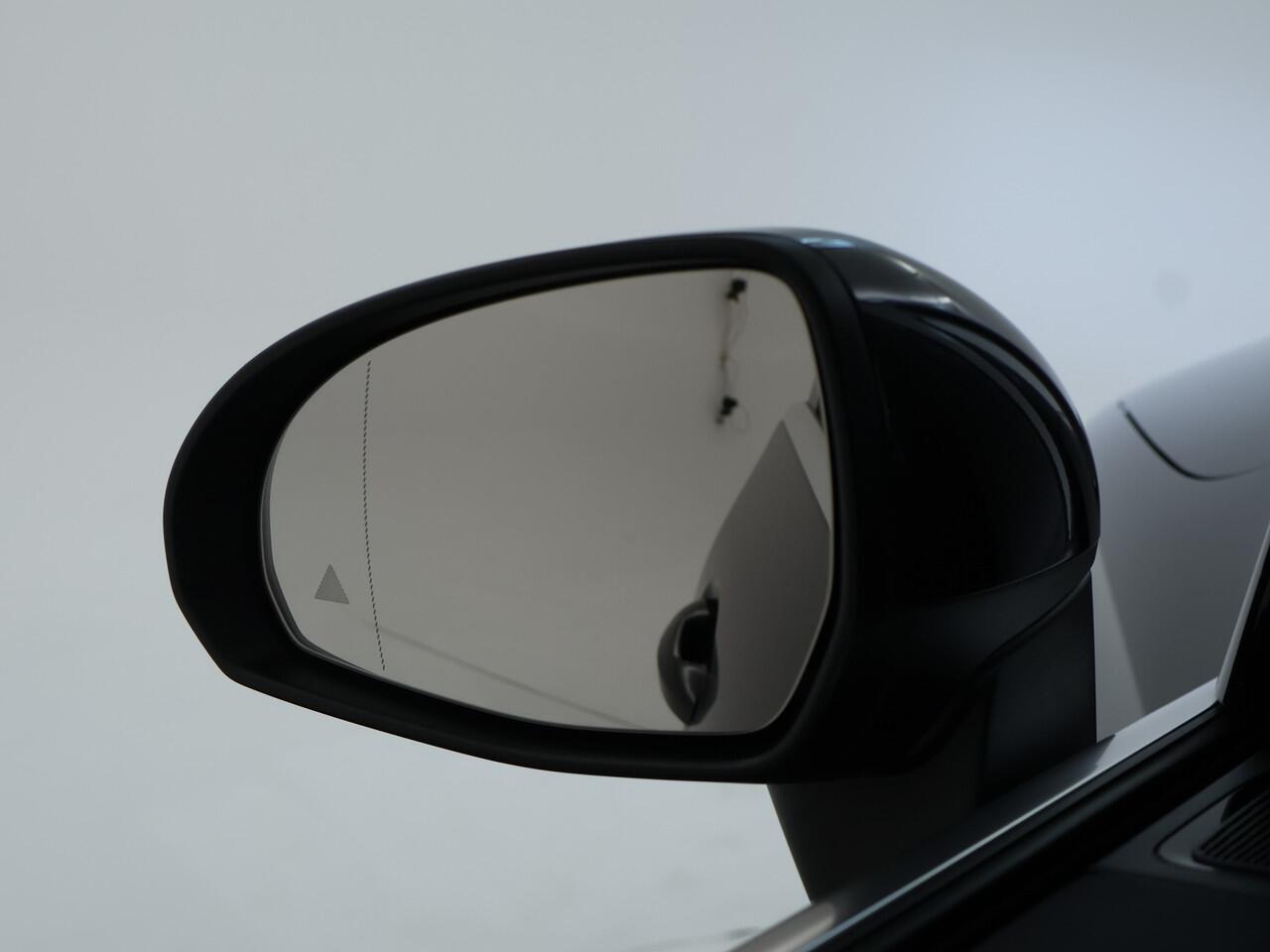 Mercedes-Benz GLC-KLASSE 300e 4MATIC Luxury Line Avantgarde Advanced Plus | Trekhaak | Rijassistentiepakket plus | Stuur en Stoelverwarming. Inclusief 24 maanden MB Certified garantie voor Europa.