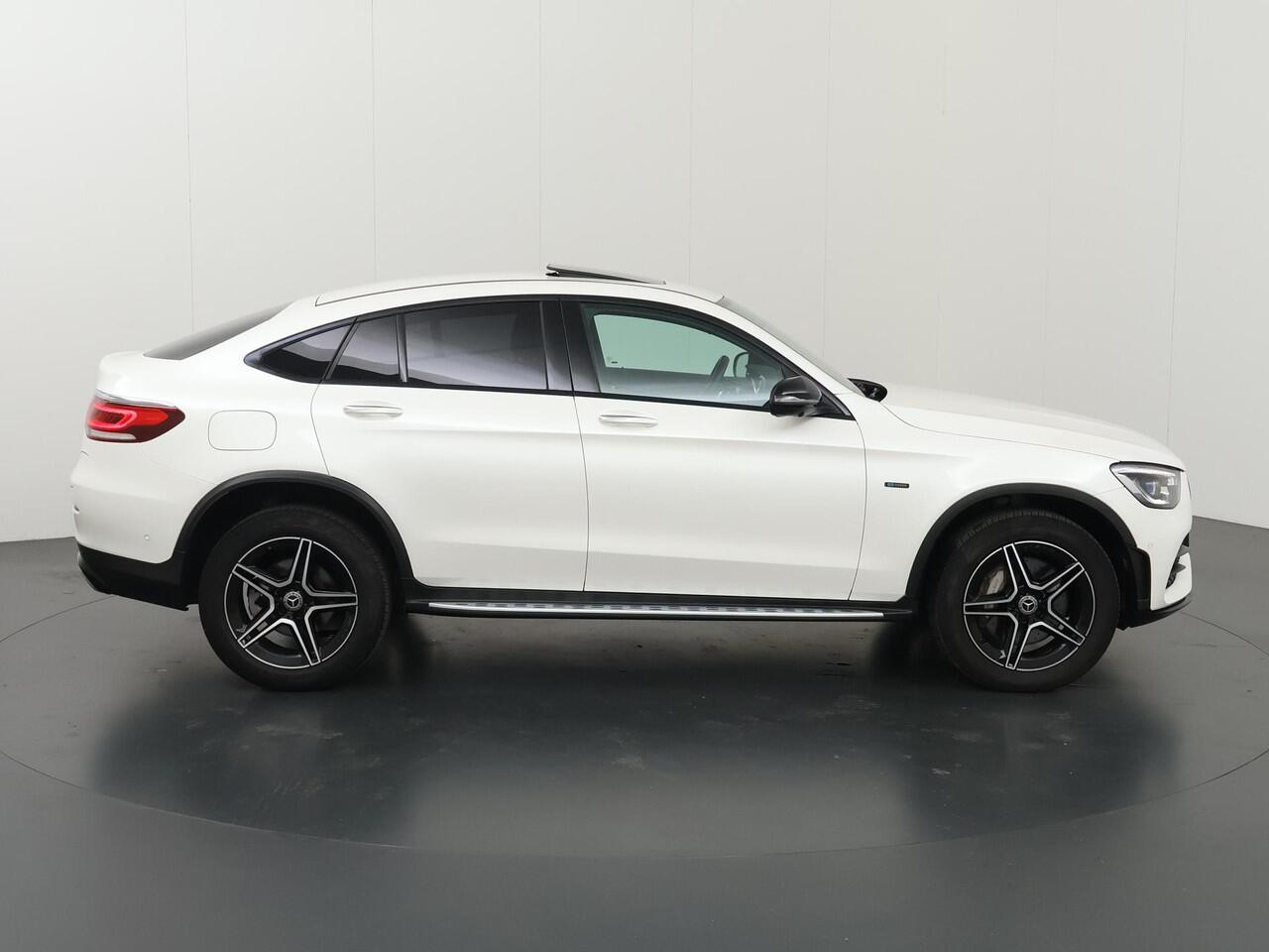 Mercedes-Benz GLC-KLASSE Coupé 300e 4MATIC Business Solution AMG | Night | Schuif/kanteldak | Burmester | Multibeam | 360 graden camera |