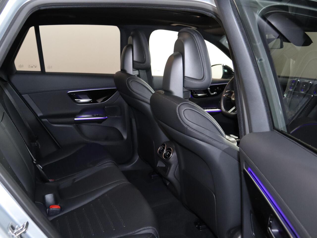 Mercedes-Benz GLC-KLASSE 300e 4MATIC Sport Edition | Panoramaschuifdak | Premium pakket | Nightpakket | Trekhaak | 360° camera | Dodehoekassistent | DIGITAL LIGHT |