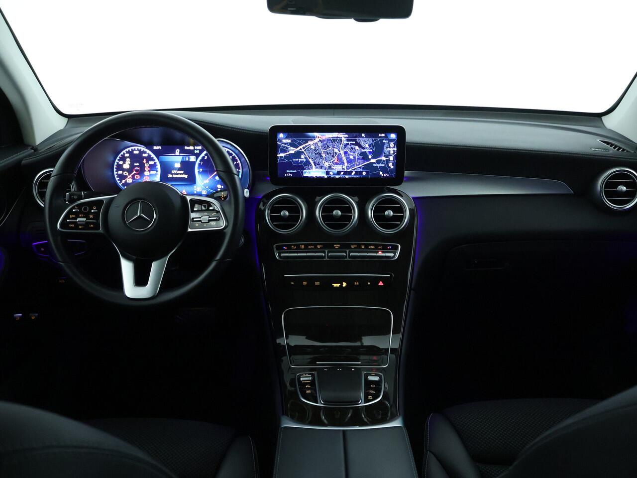 Mercedes-Benz GLC-KLASSE 300 e 4MATIC Premium Plus | Panoramadak | Trekhaak | Nightpakket | Inclusief 24 maanden MB Certified garantie voor Europa.