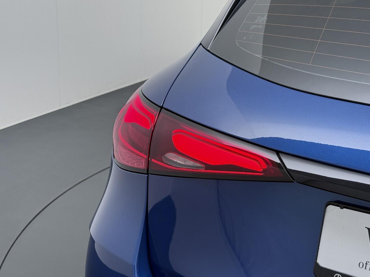 Mercedes-Benz GLC-KLASSE 300e AMG 4Matic // Trekhaak // Massage // Burmester 3D // Multi Contour Stoelen // 360 // Distronic // Panoramadak // AirBalance