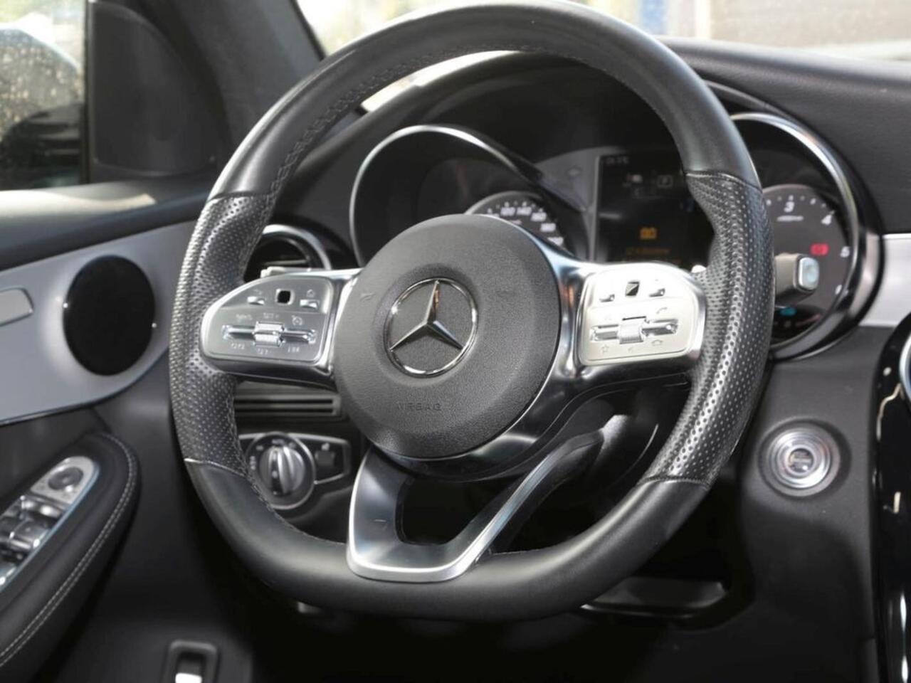 Mercedes-Benz GLC-KLASSE 300de 4MATIC AMG Line Night Pakket Treeplanken Trekhaak 19 Inch LED Navi