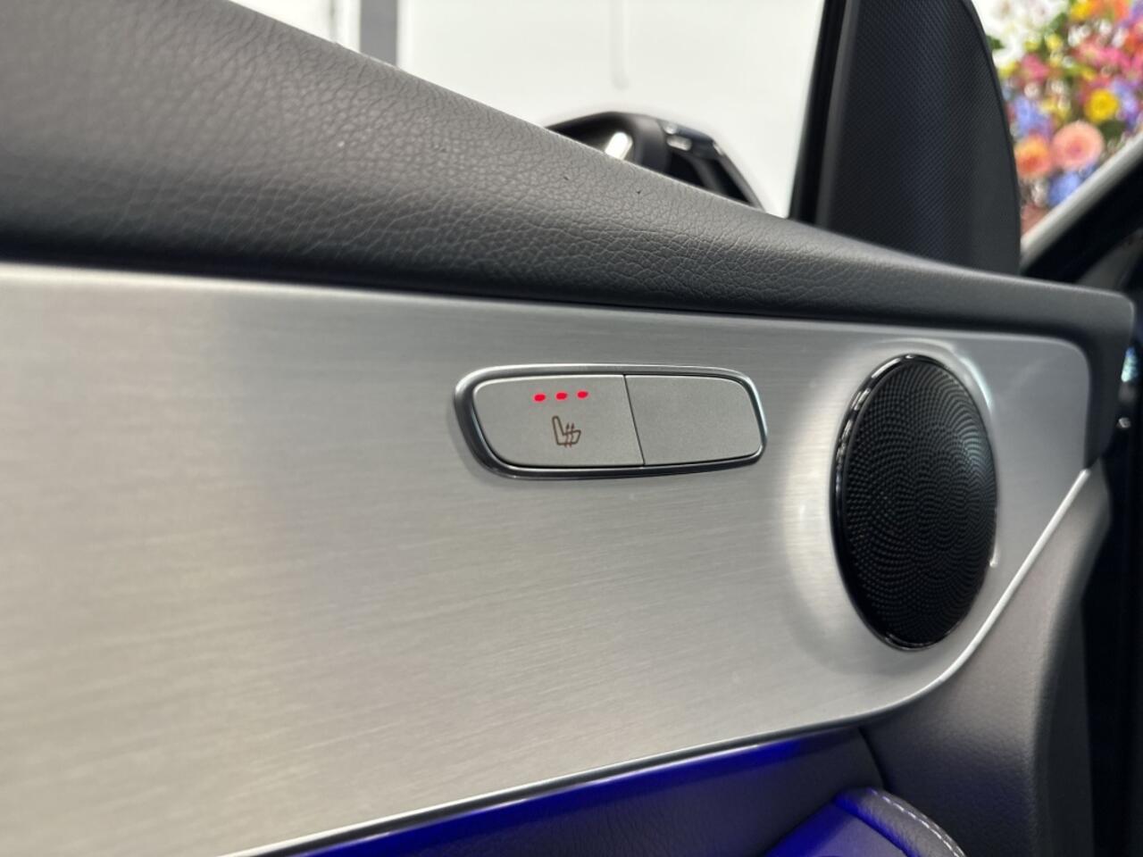 Mercedes-Benz GLC-KLASSE 300e 4MATIC AMG | PHEV | CAMERA | LEER | CARPLAY | SFEERVERLICHT