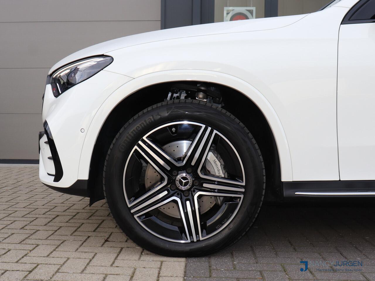 Mercedes-Benz GLC-KLASSE 300e 4M | AMG | Act. Distronic | Ambiente Light | MBUX High End | Elektr. Panoramadak | Night Pakket | Winter Pakket | Parkeer Pakket + 360* Camera | Wegdraaibare Trekhaak | 360 Guard Diefstal Bev. Plus |