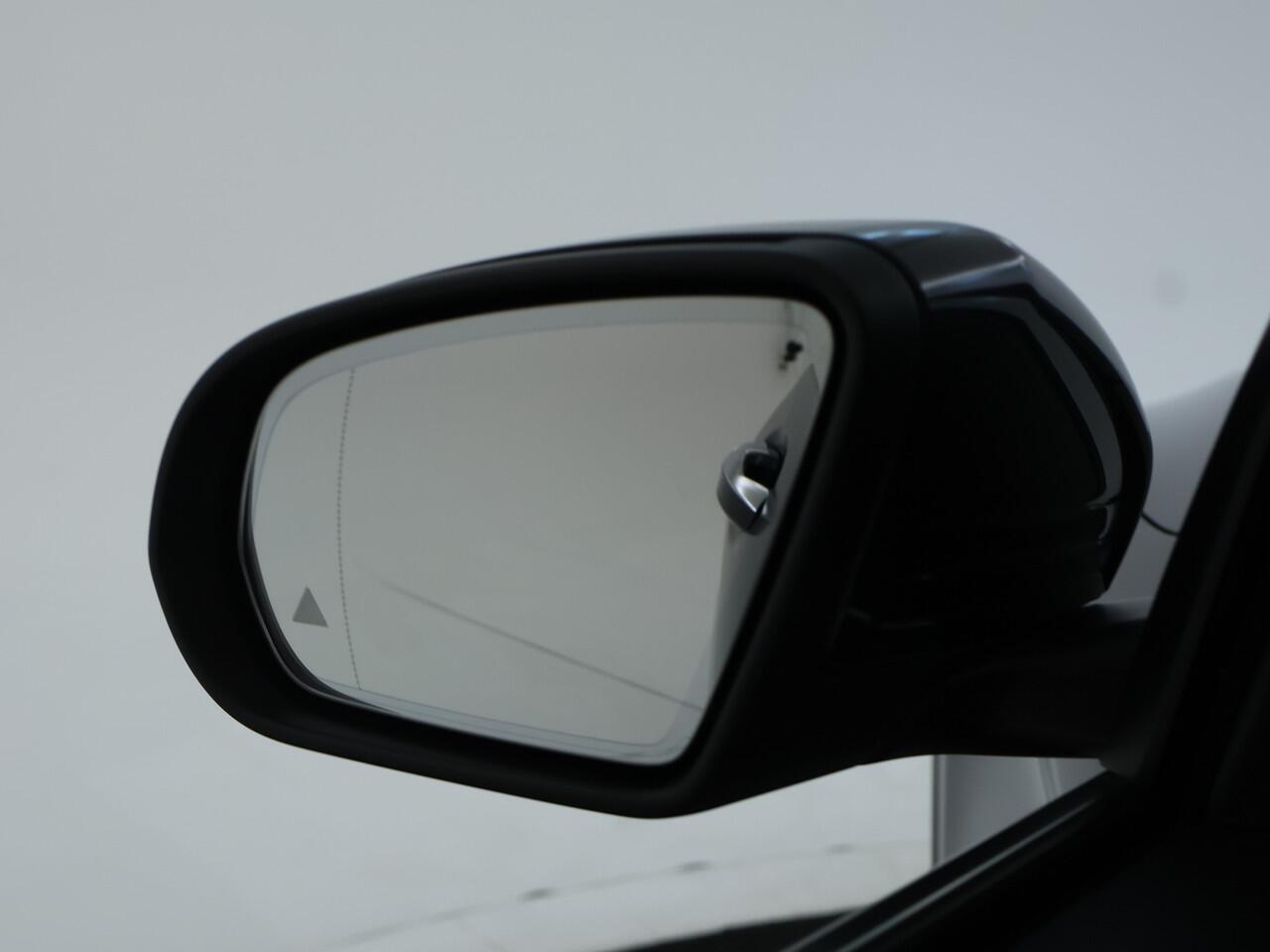 Mercedes-Benz GLC-KLASSE 300 4MATIC | 360°-camera | Schuifdak | Distronic | Apple Carplay | Sfeerverlichting | Inclusief 24 maanden MB Certified garantie voor Europa.