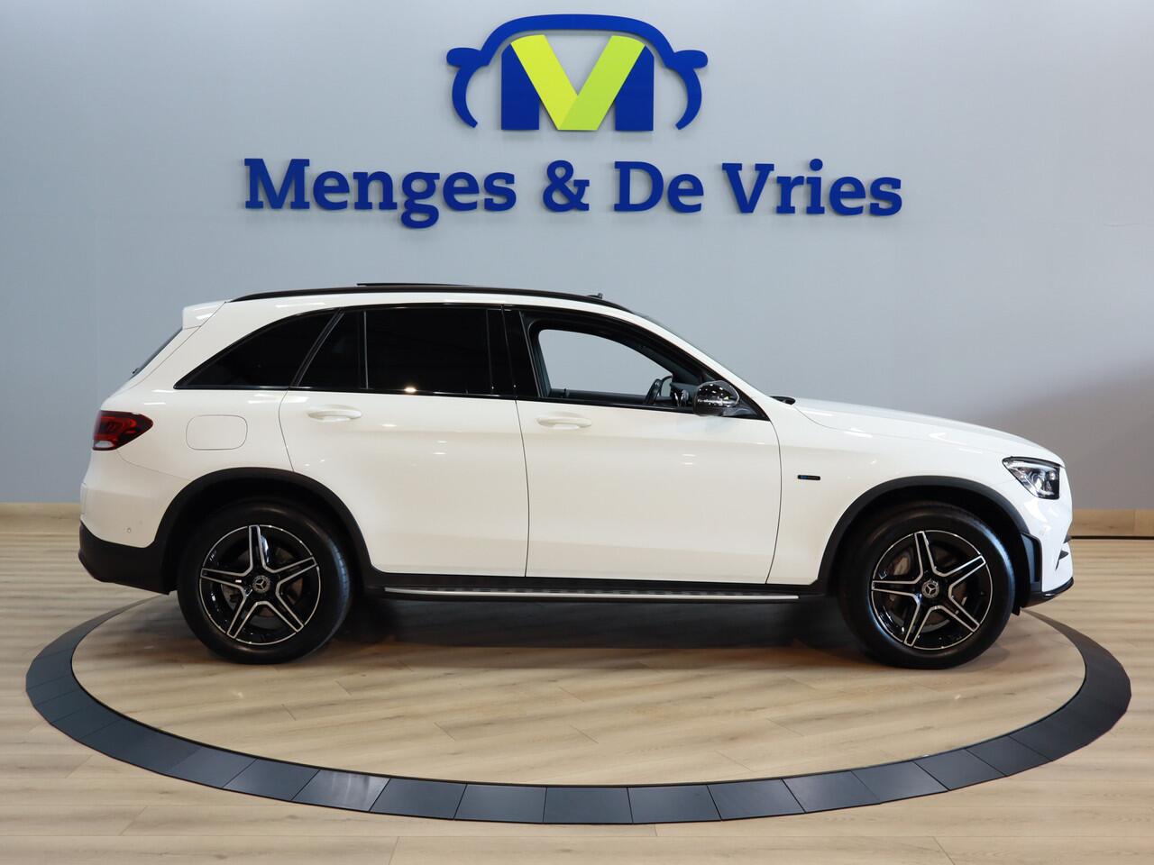 Mercedes-Benz GLC-KLASSE 300e 4MATIC Premium Plus AMG Line | Airco ECC | Panorama | Trekhaak | Virtual | 360 Camera | Cruise Control | Matrix LED | Isofix