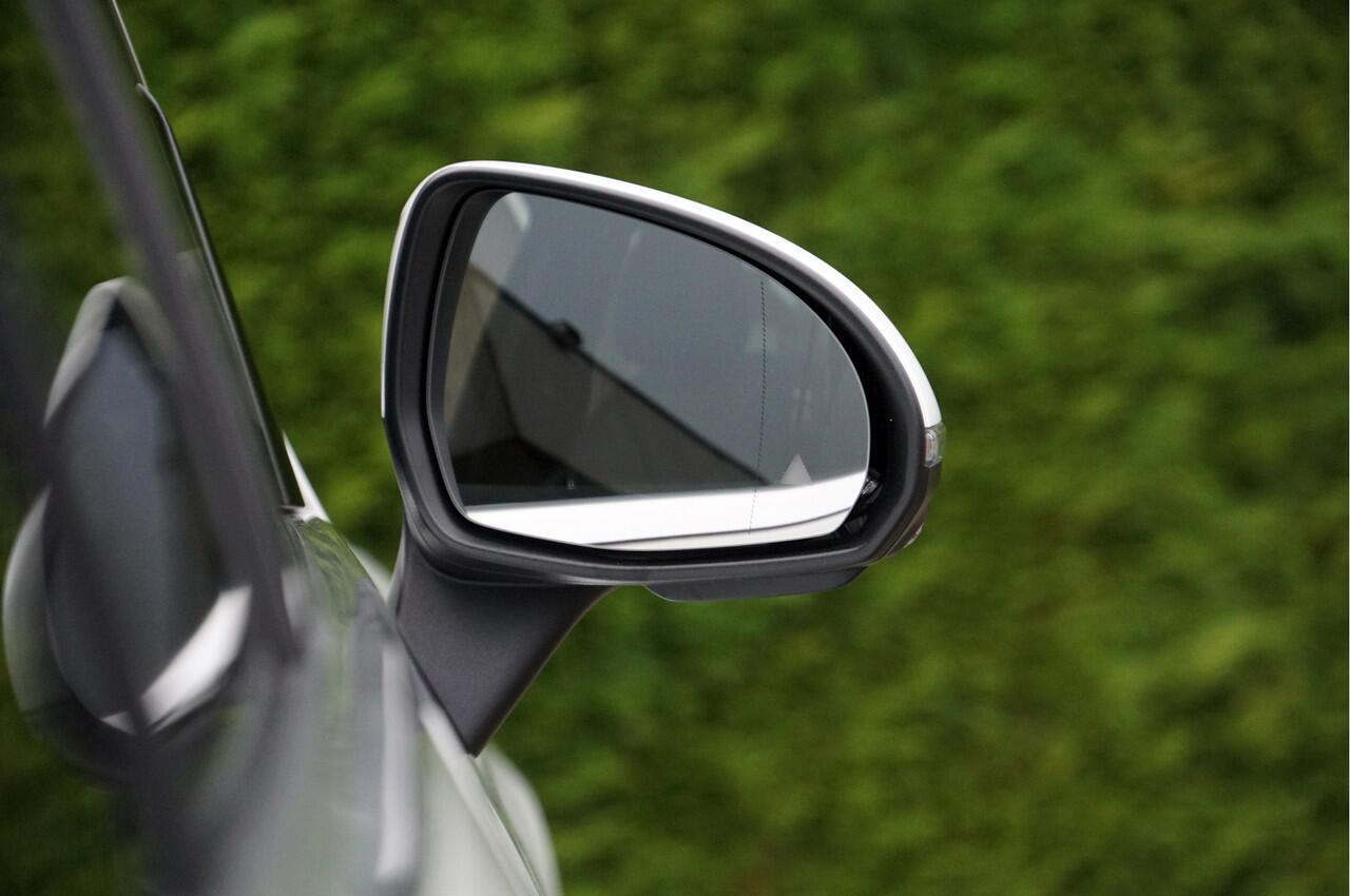 Mercedes-Benz GLC-KLASSE GLC 300 e 4M AMG Line | Achterasbesturing Luchtvering Trekhaak Burmester Distronic